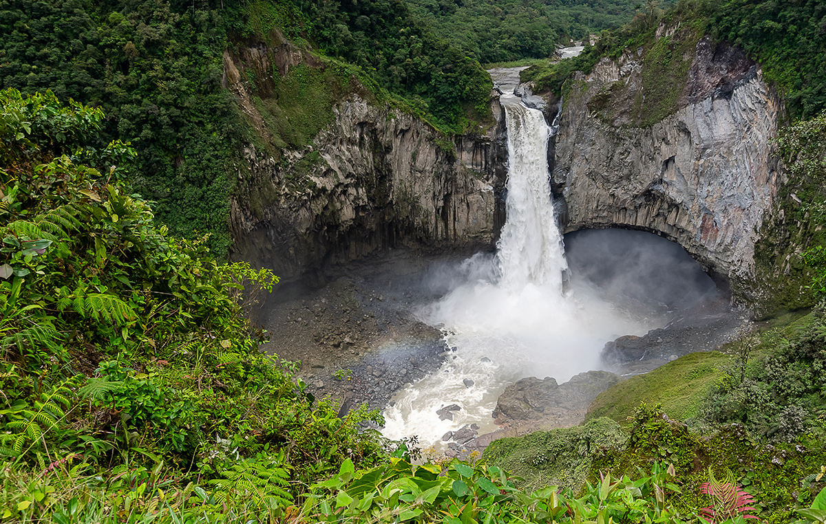 cascada reserva-ecologica-cayambe-coca-napo-ecuador